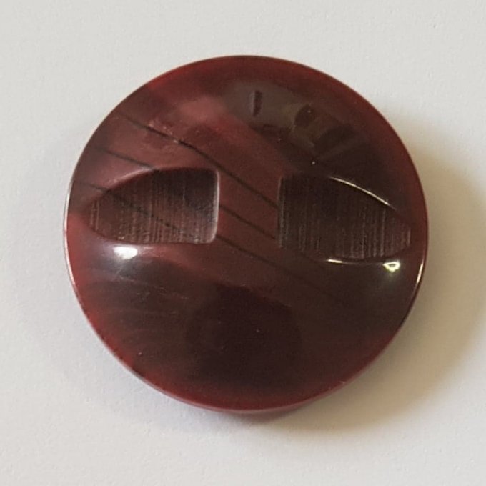 Boutons 28mm en résine bordeaux 