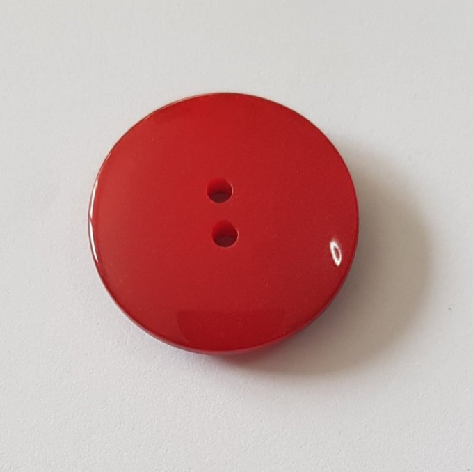 Bouton rond 26mm en acrylique  rouge cerise marbré noir 