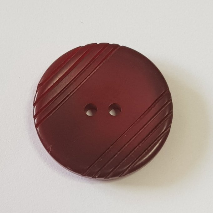 Boutons rond 20mm en acrylique bordeaux  strié avec 2 trous 