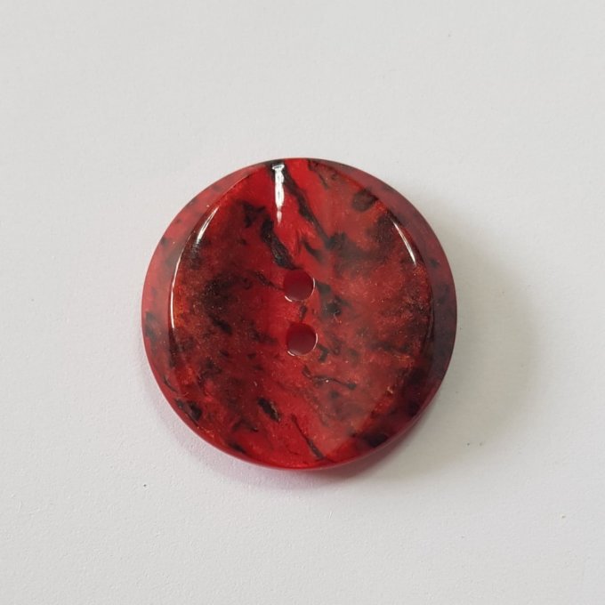 Bouton rond 26mm en acrylique  rouge cerise marbré noir 