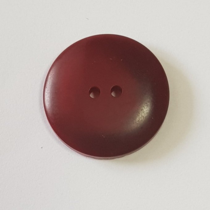 Boutons rond 20mm en acrylique bordeaux  strié avec 2 trous 