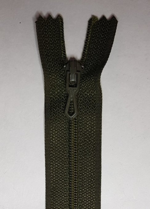 Fermetures  ECLAIR nylon non séparables Z51 4mm