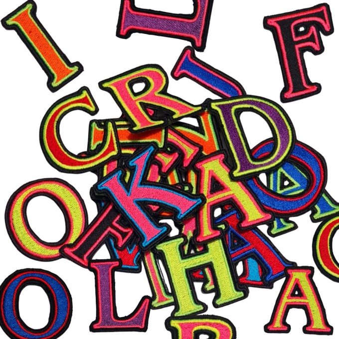 Ecusson / patch lettres multicolores 7cm de hauteur  