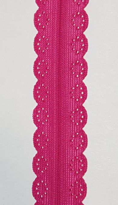 fermeture invisible dentelle